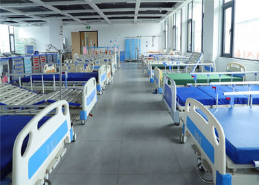 Стальным кровать покрытая порошком медицинская регулируемая, мобильное руководство больничной койки привода